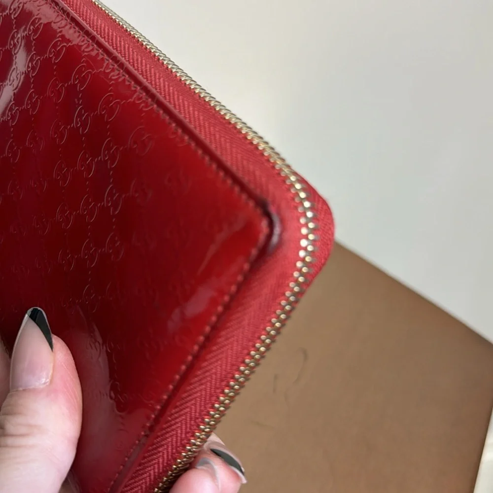 Authentic Gucci zip around long wallet